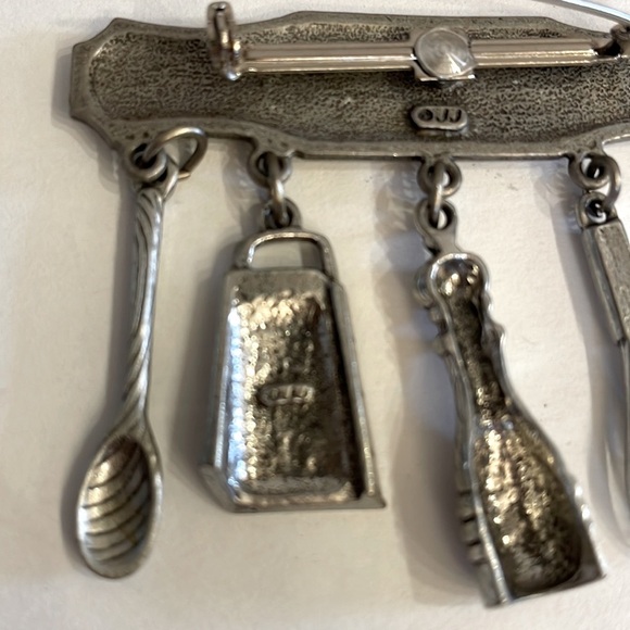 Vintage Jonette LE CHEF brooch pin with dangle kitchen utensils JJ stamped - Picture 7 of 9